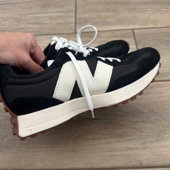 New Balance 327 women’s sneakers - Picture 3 of 5